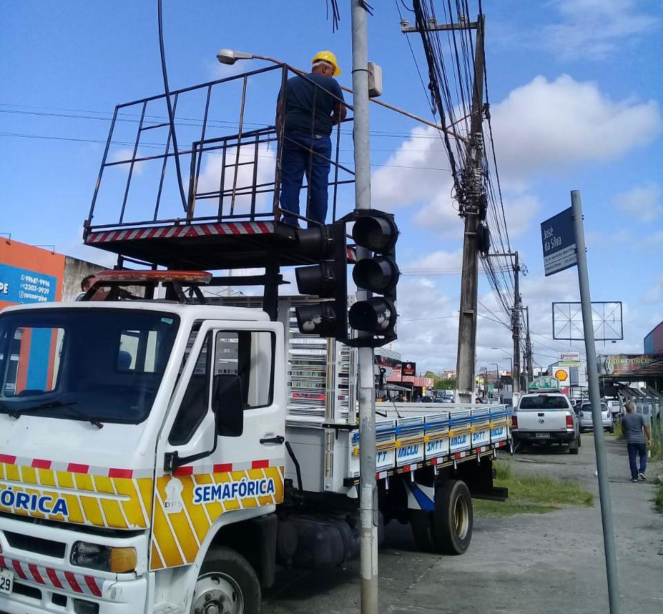 Mais de 9 mil metros de cabos de semáforos de Aracaju foram furtados neste ano - SMTT Aracaju